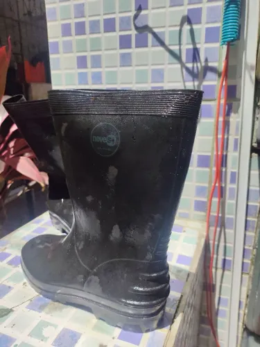 Bota 36 de borracha preta