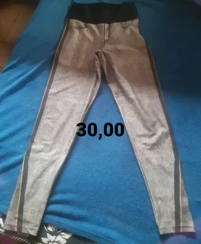 Vendo Calça Legging Cinza com Detalhes