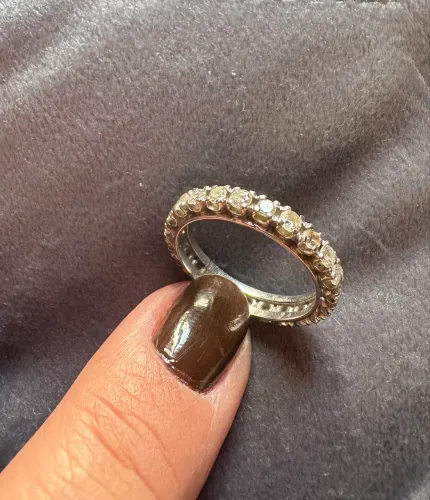 Aliança interna de diamantes com platina