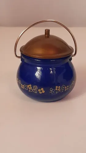 Vidro  de perfume Vintage em forma de mini caldeirãozinho. 
