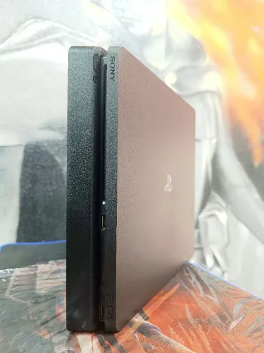 PS4 slim seminovo com 2 controles-Garantia-Parcelamos-Pegamos seu usado!