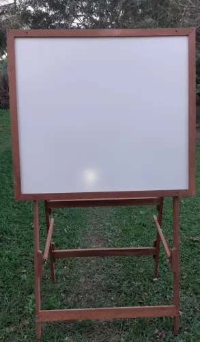 Quadro branco em cavalete
