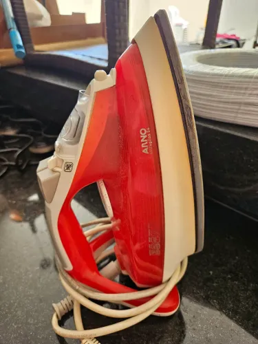 Ferro de passar roupas Arno a vapor