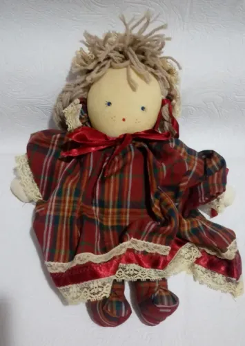 Bonequinha de pano 26 cm