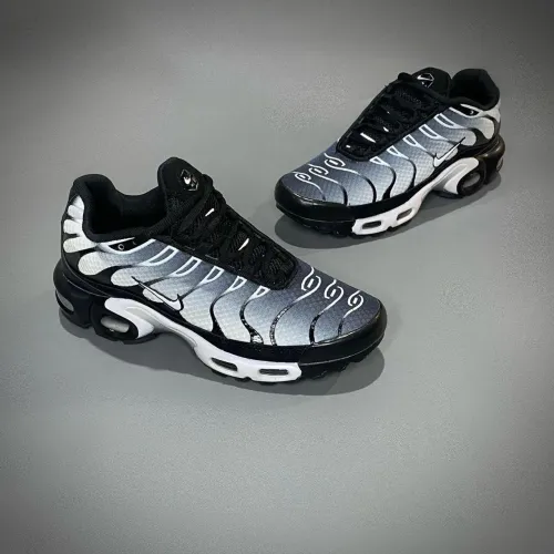 Nike Air Max Plus TN - Preto e Branco