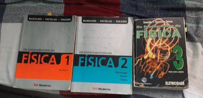 Diversos livros de concursos