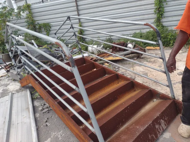 Escada de ferro e galvanizado 