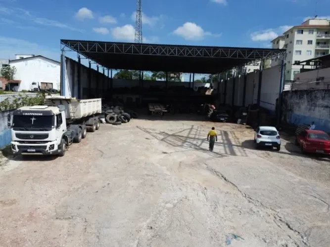 Excelente Galpão 895m² e Terrreno 1.600m² na Avenida Cosme Ferreira