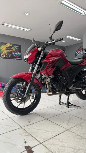 YAMAHA FZ25 2023 - POUCO RODADA
