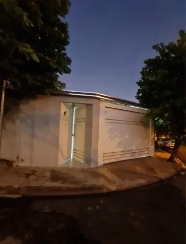 Casa de esquina 3 quartos 1 banheiro