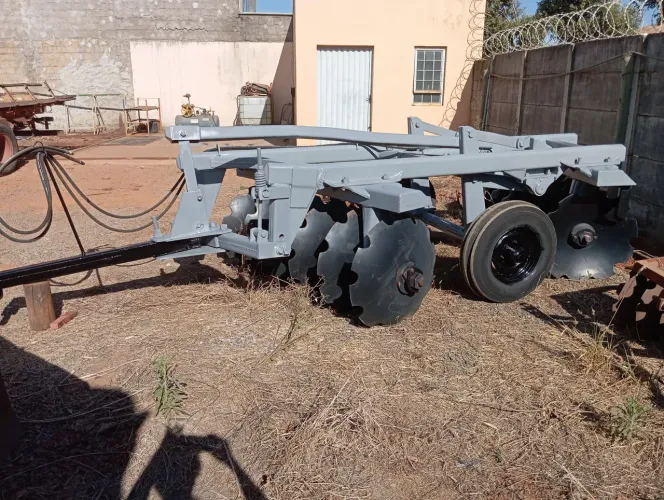 Grade aradora controle remoto