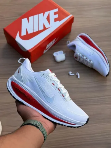 Tênis nike Vomero 18 ótimo para Natal e ano novo 