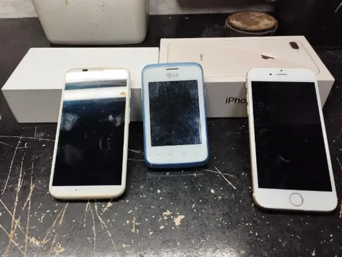 TRÊS APARELHOS CELULAR PARA RETIRADA DE PEÇAS