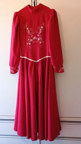 Vestido de prenda gaúcha vermelho bordado