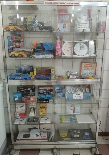 Vendo Vitrine torre modulada em vidro temperado