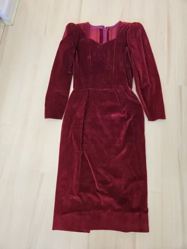 Vestido de Veludo Bordô