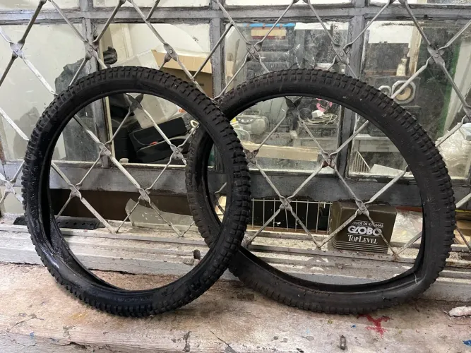Pneus de bicicleta Levorin Atacama aro 20x1.95 usado antigo