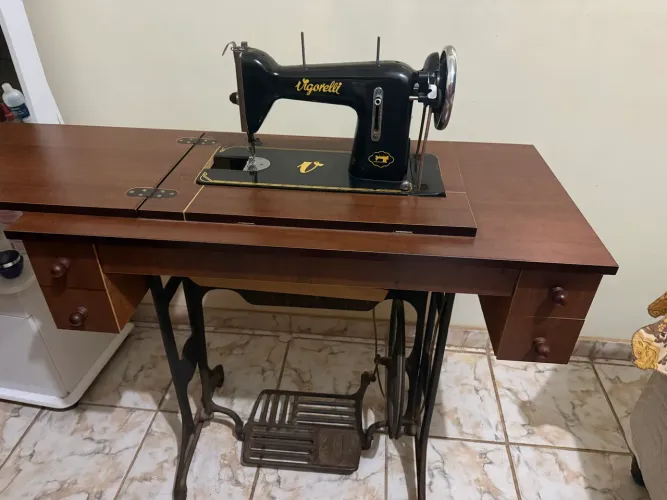 Máquina de costura antiga