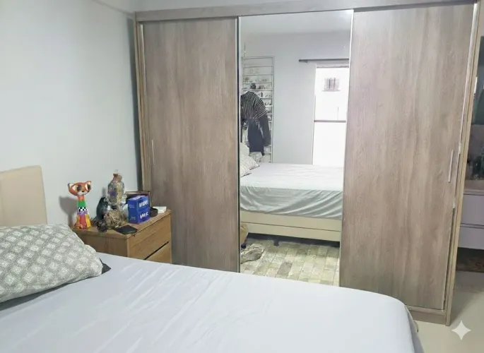 Lindo guarda-roupa 3 portas com espelho