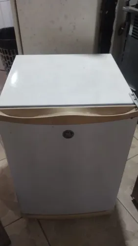 Frigobar 110vts semi novo