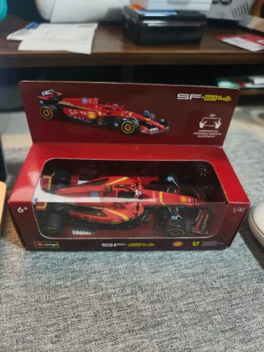 Miniatura SHELL ferrrari SF-24 Controle remoto