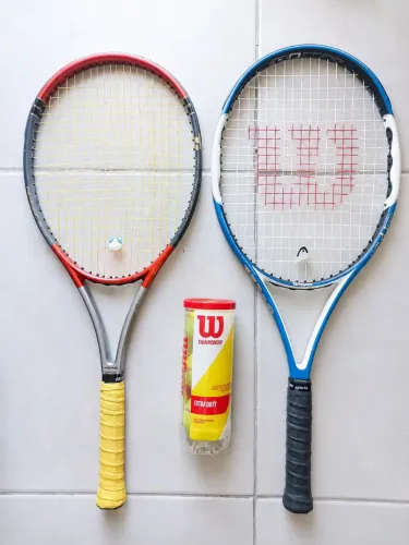 Raquetes de tênis Wilson e Head (Par + 3 bolinhas)