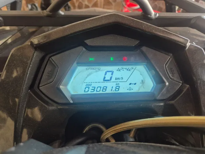 Quadriciclo modelo cforce 450l,aceito troca em carro ou moto