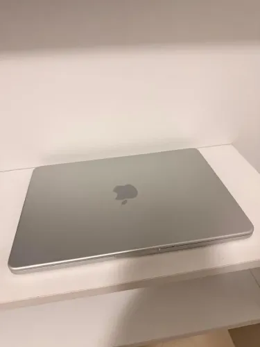 MacBook Neo de 13 polegadas: Chip A18 Pro, CPU de 6 núcleos, GPU de 5 núcleos, 256GB