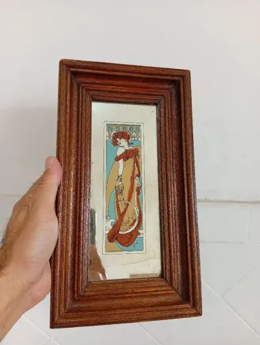 Quadro vitral com moldura de madeira 