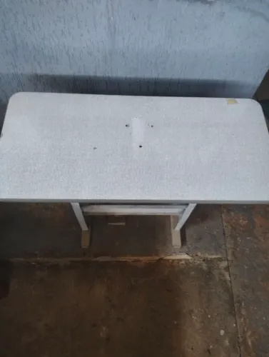 Mesa de apoio para máquina de costura