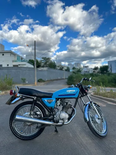 Honda 1981 azul conservada