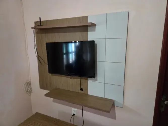 PAINEL PARA TELEVISÃO DE PAREDE COM RACK