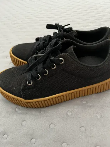 Tênis preto