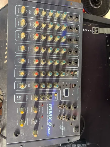 Mesa de Som IBMX 8 USB - 8 Canais com USB e Efeitos