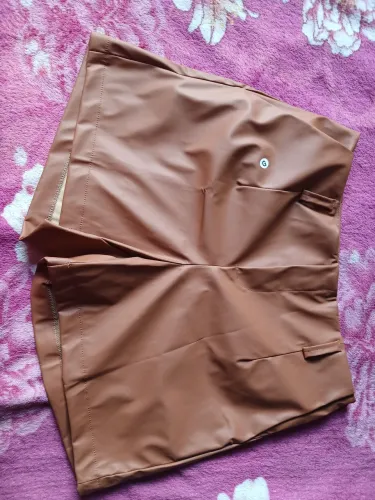 Short couro