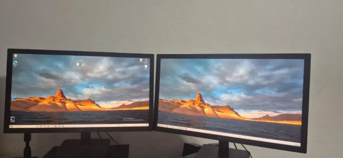 Vendo 2 Monitores Gamers LG 21.5" Full HD 75Hz FreeSync (22MP410) - Praticamente novo
