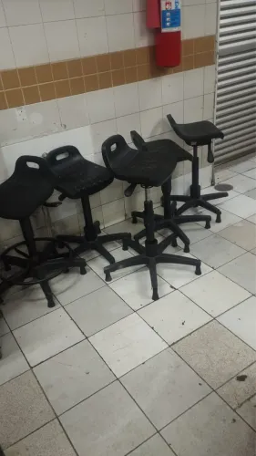 Banco semi-sentado