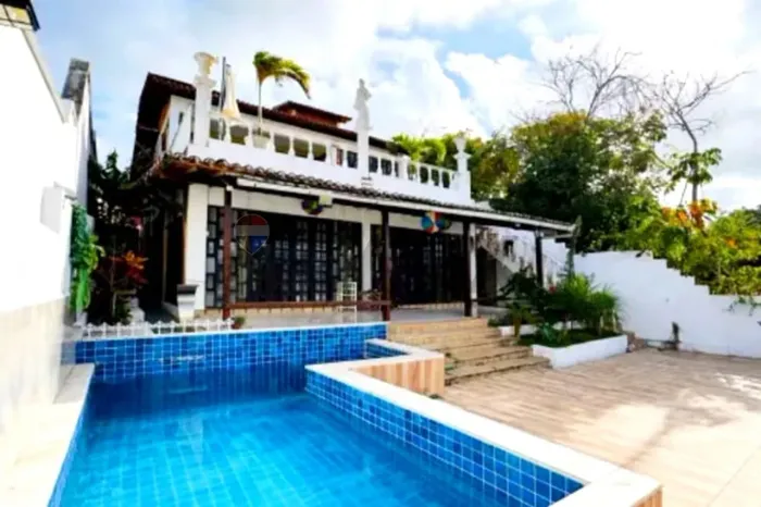 Exclusivo Casarão de Alto Padrão em Ponta Negra com Vista para o Mar