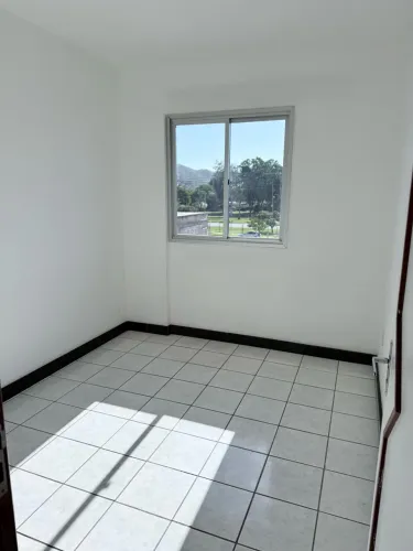 Vaga feminina em apartamento em Jardim da Penha