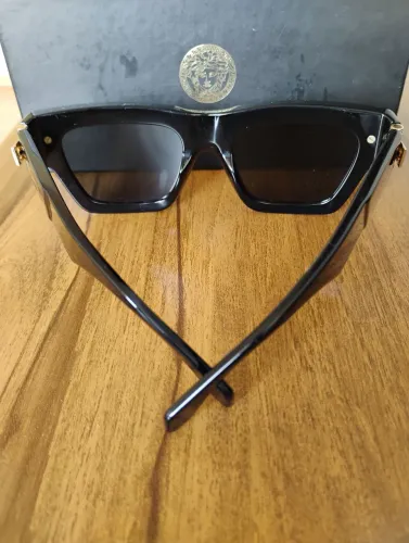 ÓCULOS VERSACE ORIGINAL PRETO COM PLACAS DOURADAS 