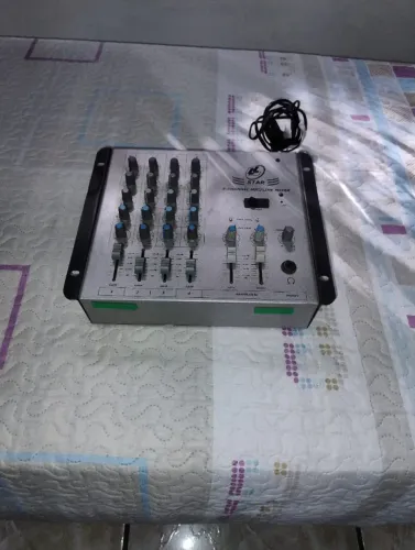 Mesa de Som LL 4 canais
