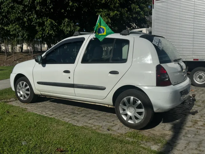 Renault Clio Hi-flex 1.0 16V 5P 2012