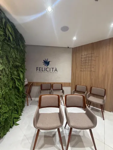 Localização privilegiada aluguel de clínica 4 salas mobiliada Edifício Charmant 
