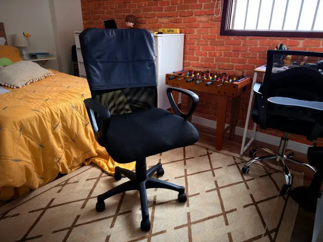 Cadeira de escritório com regulagem de altura