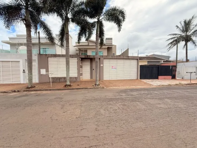 Locação de Casas / Padrão na cidade de ARAPONGAS