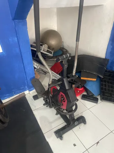 Elíptico upfitness com problema apenas no painel