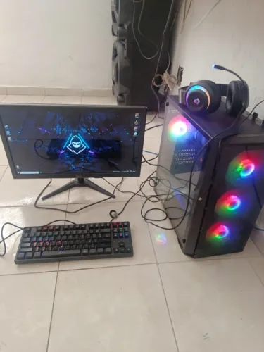 Ryzen 5600g 8 de ram ,fonte 500w,monitor 21,5 teclado e mouse e fone leia descrição