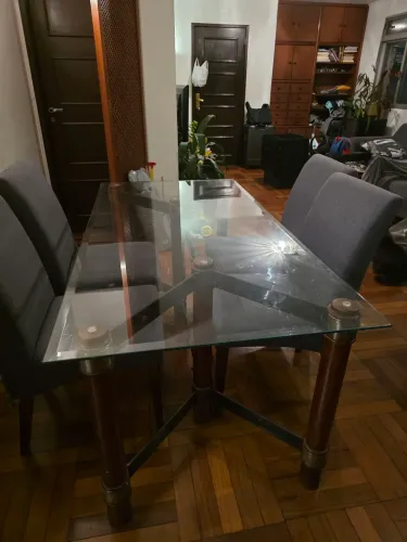 Mesa de vidro com grande com 4 cadeiras