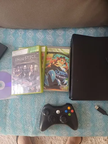 Vendo Xbox 360 com jogos