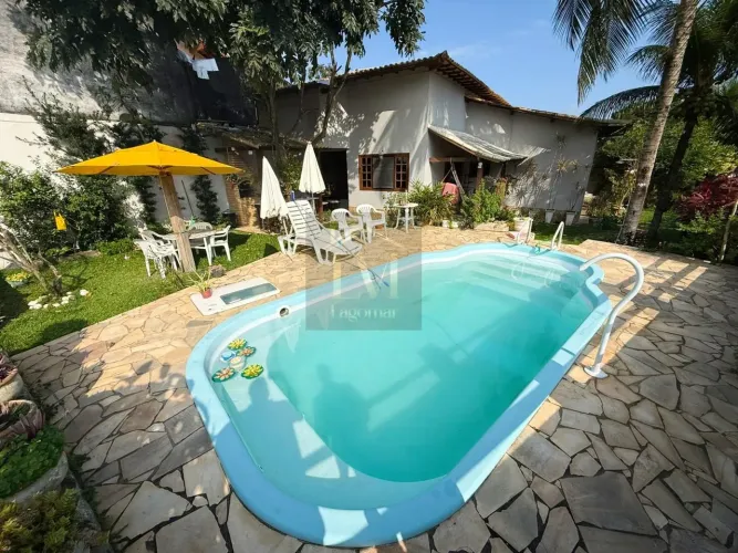 Casa a venda com 3 quartos, piscina e lindo quintal no bairro Pontinha